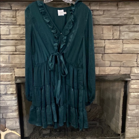 Elegant‎ Green Midi Dress - Picture 1 of 3